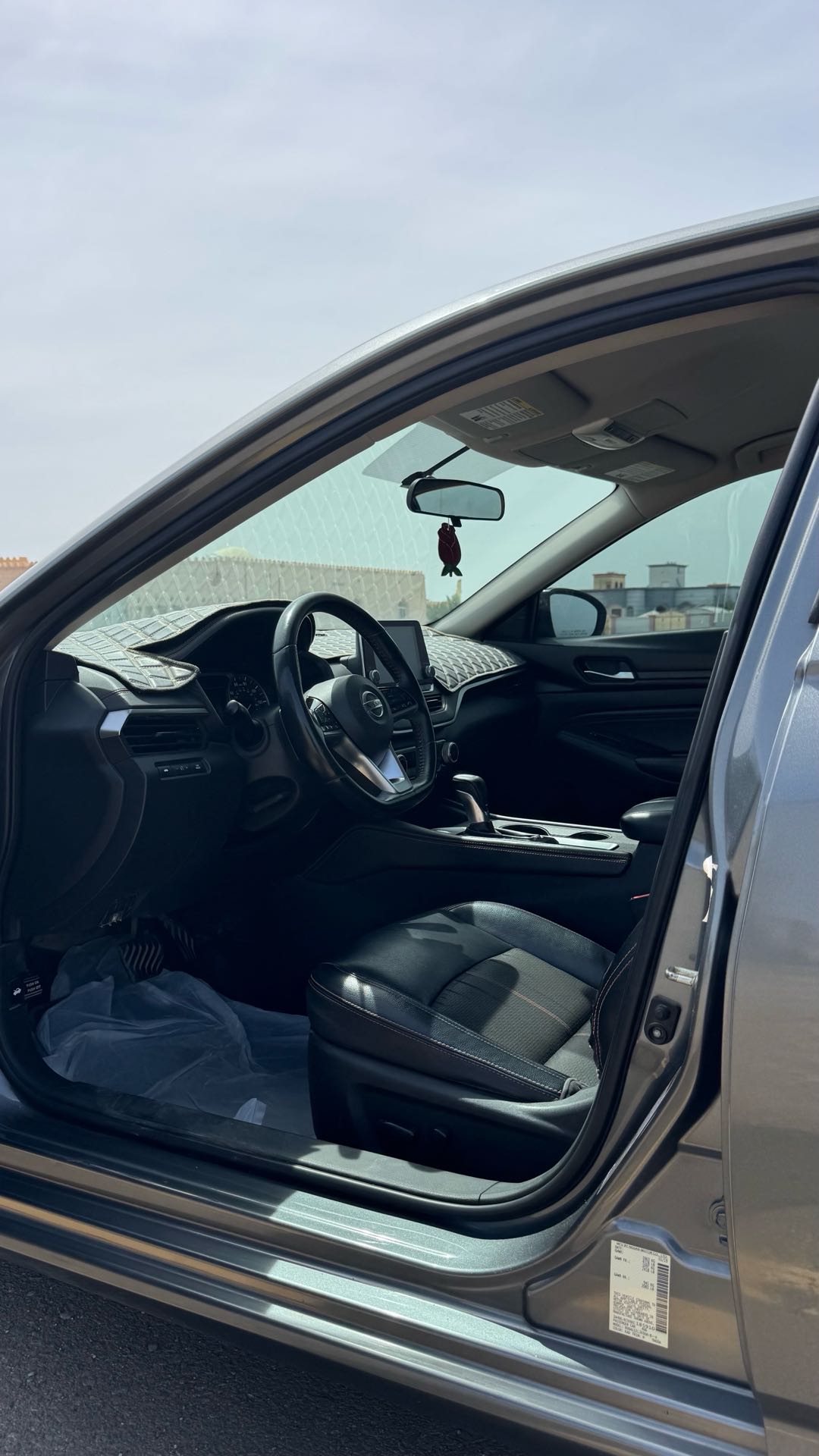 Car Image 2019 NISSAN ALTIMA SR