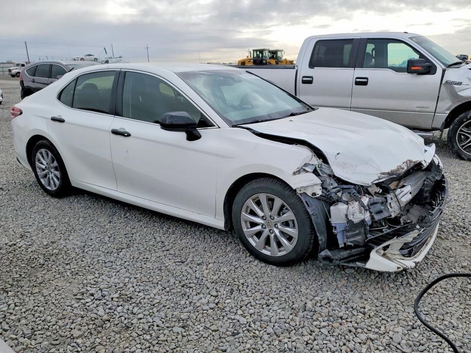 Car Image 2018 TOYOTA CAMRY