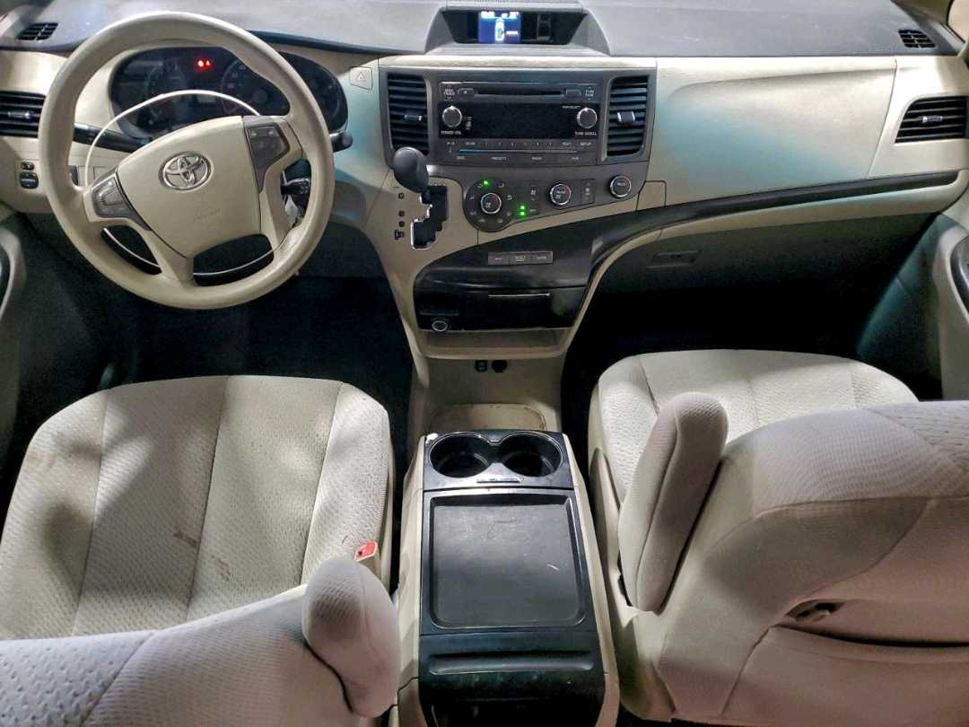 Car Image 2011 TOYOTA SIENNA