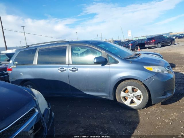 Car Image 2014 TOYOTA SIENNA