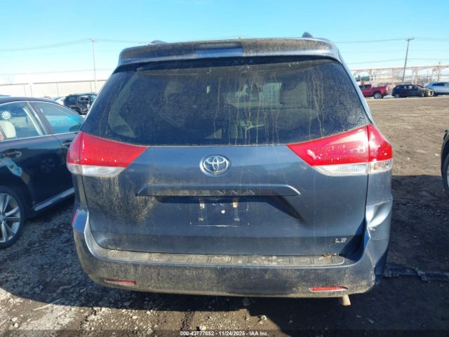 Car Image 2014 TOYOTA SIENNA