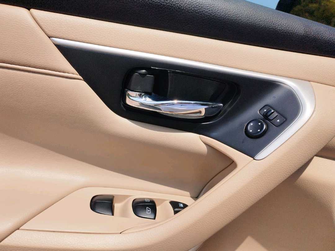 Car Image 2017 NISSAN ALTIMA SL