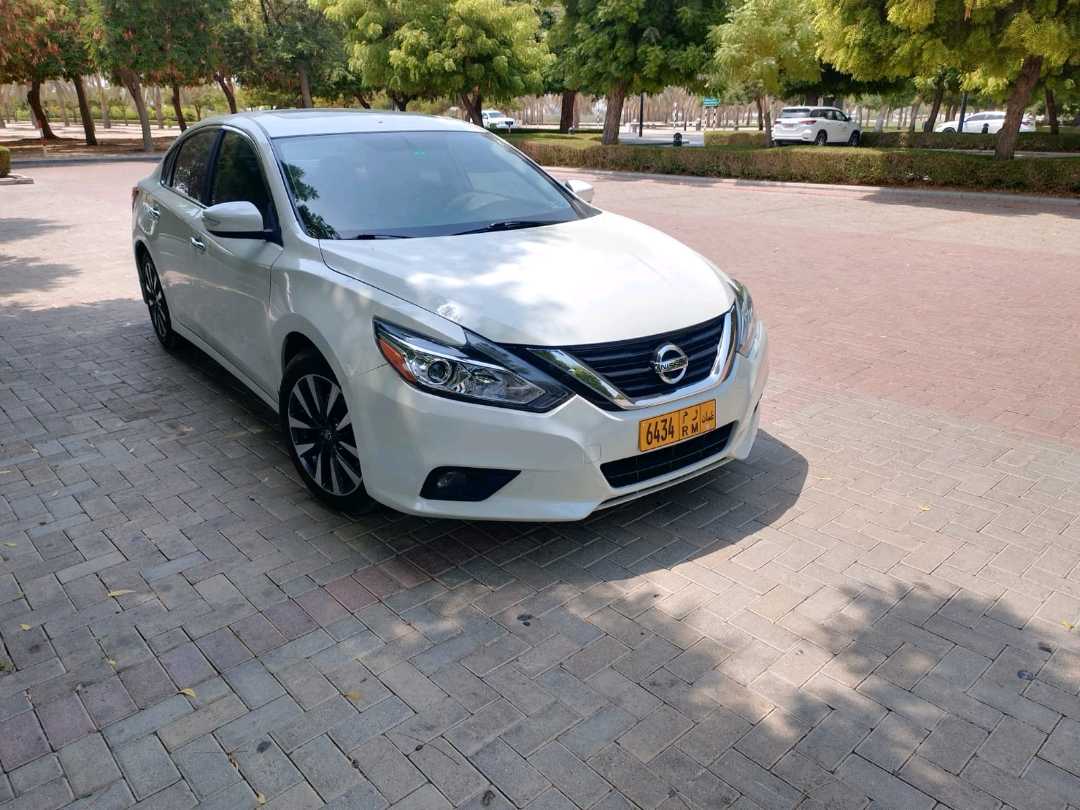 Car Image 2017 NISSAN ALTIMA SL