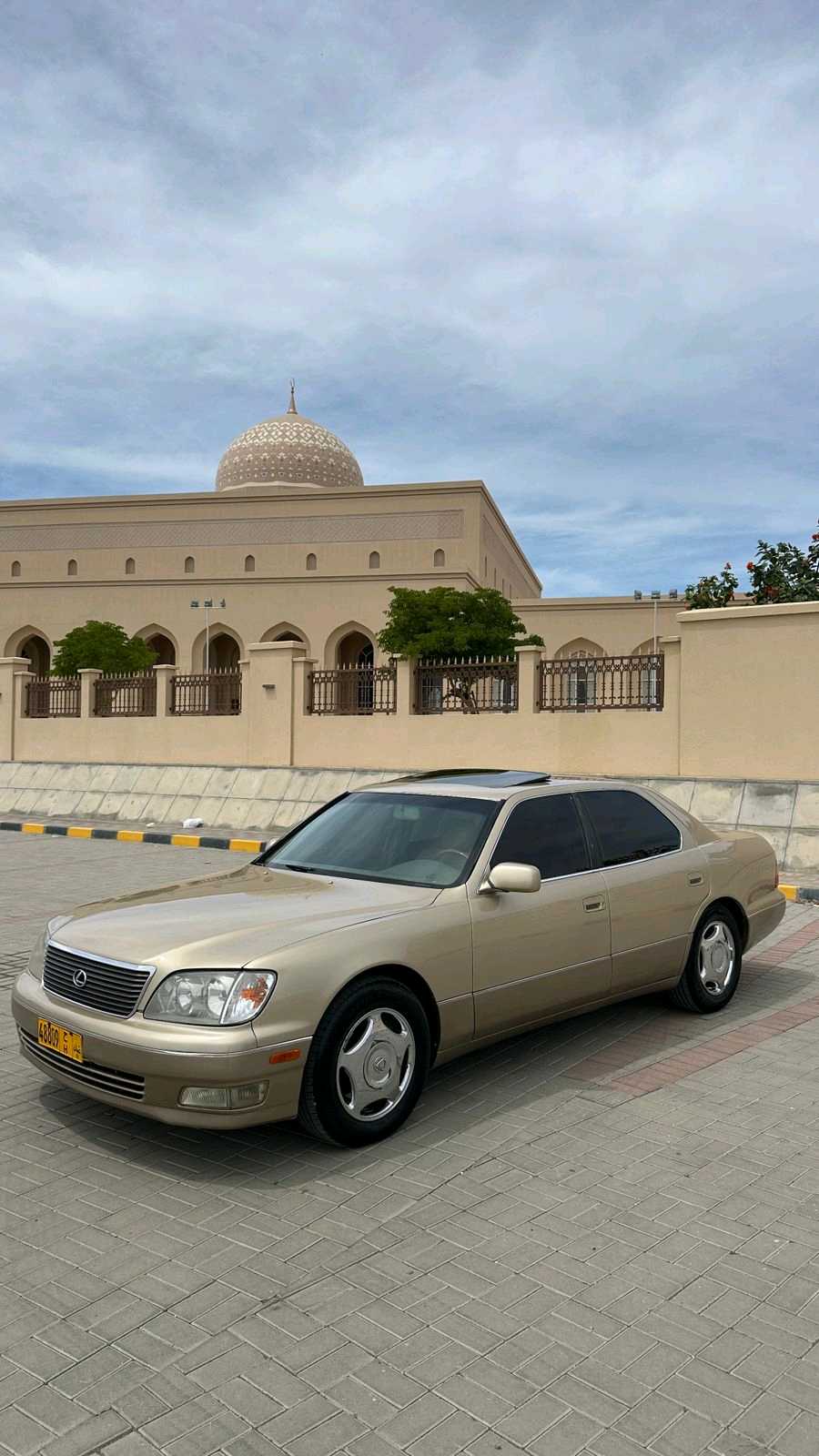 Car Image 1999 LEXUS LS 400