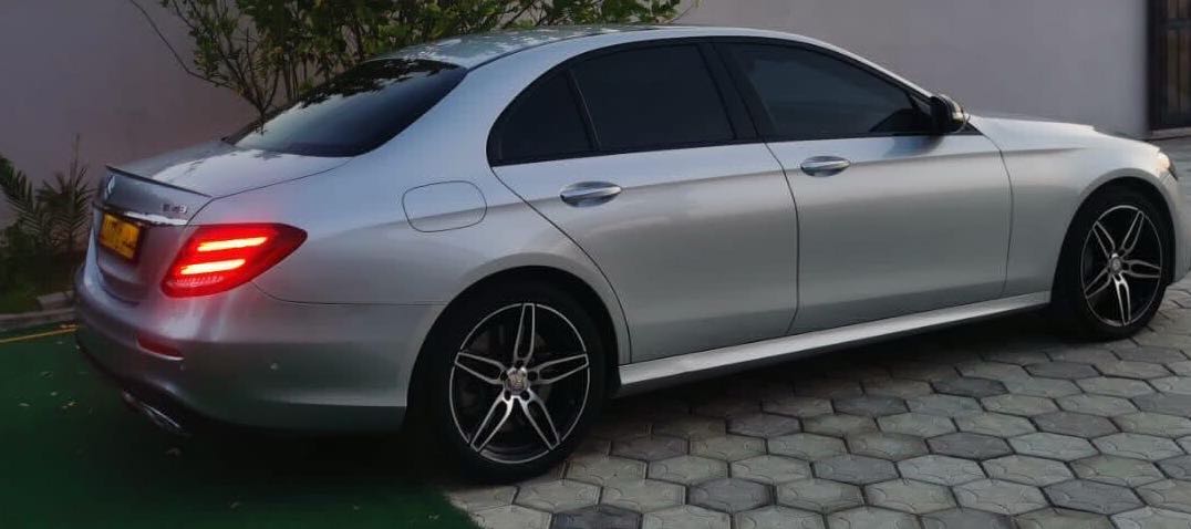 Car Image 2018 MERCEDES E Class E 43