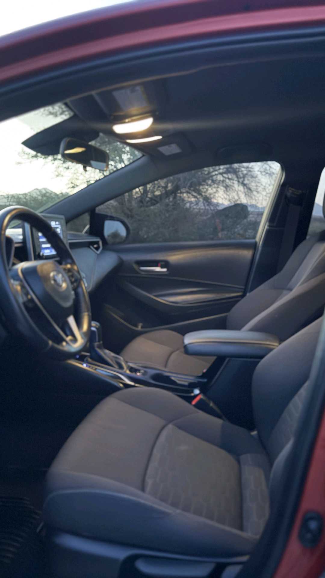 Car Image 2019 TOYOTA COROLLA SE