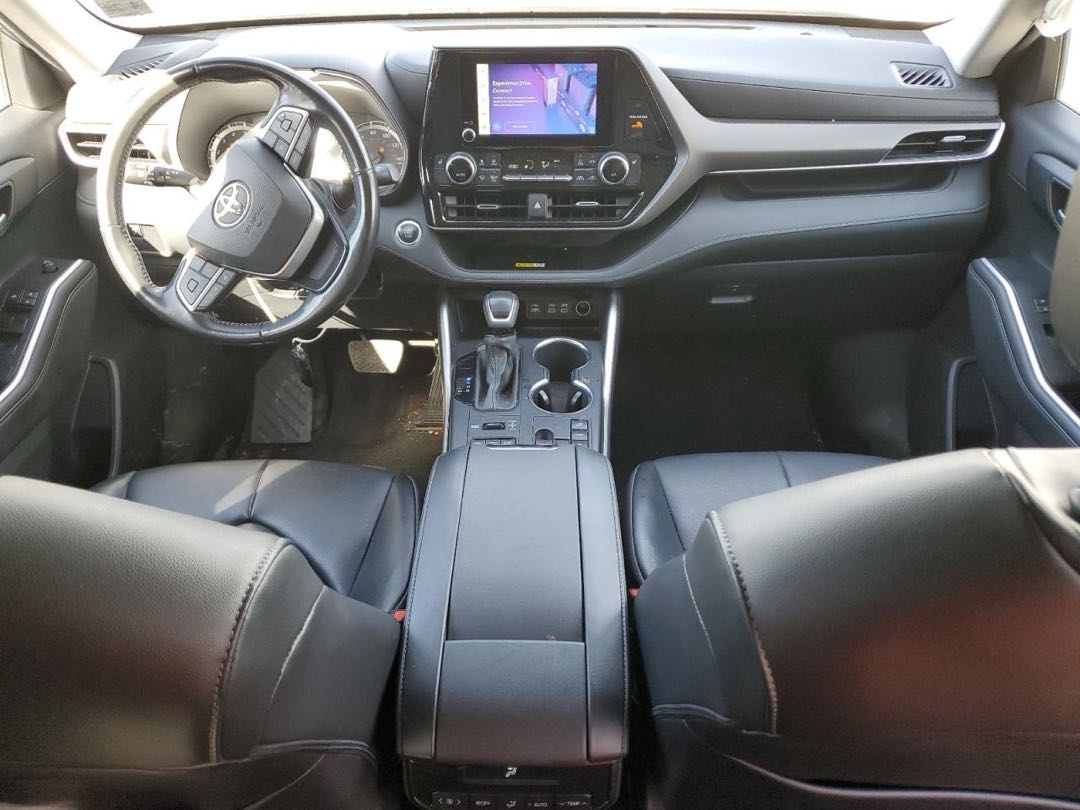 Car Image 2023 TOYOTA HIGHLANDER