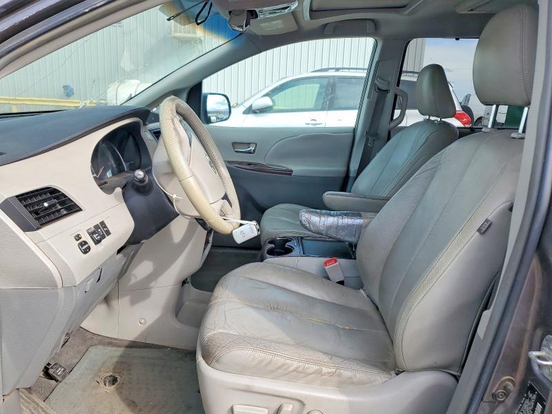 Car Image 2011 TOYOTA SIENNA