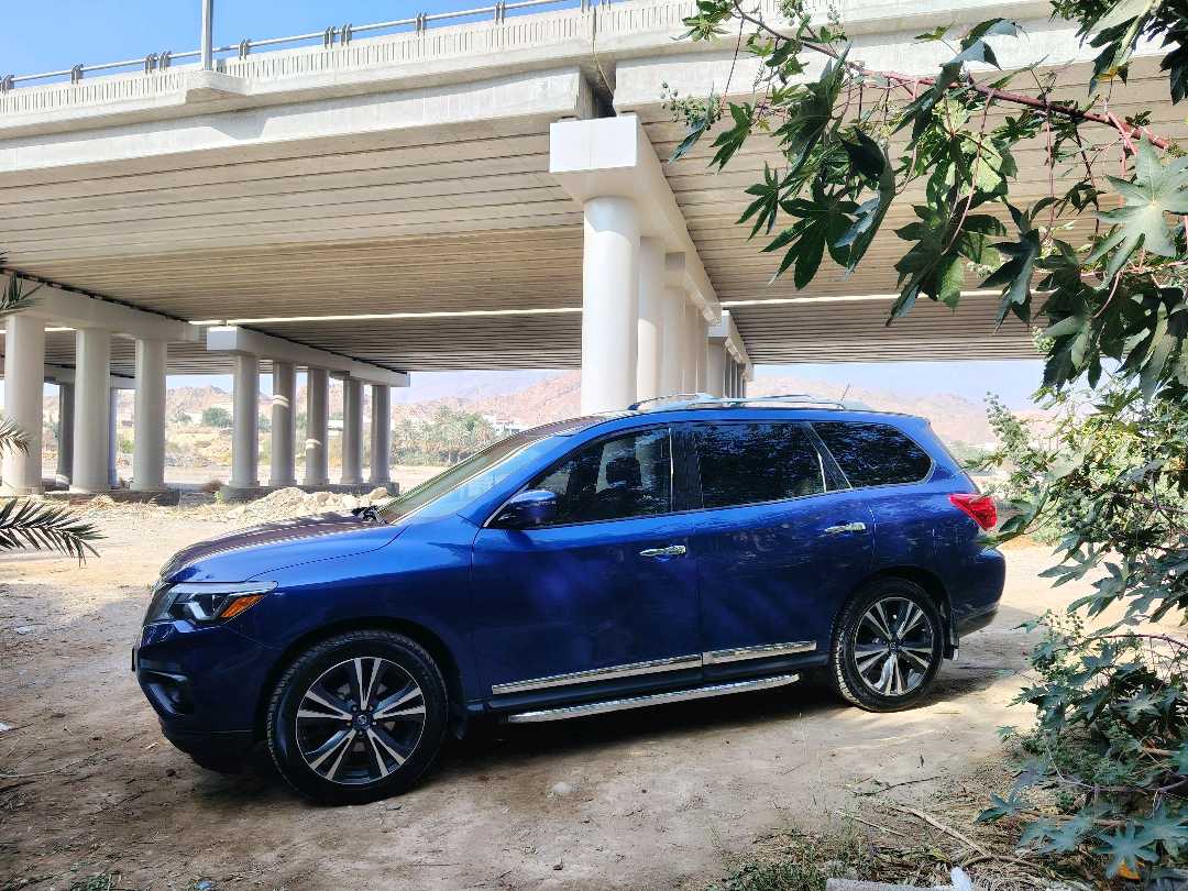 Car Image 2018 NISSAN PATHFINDER PLATINUM