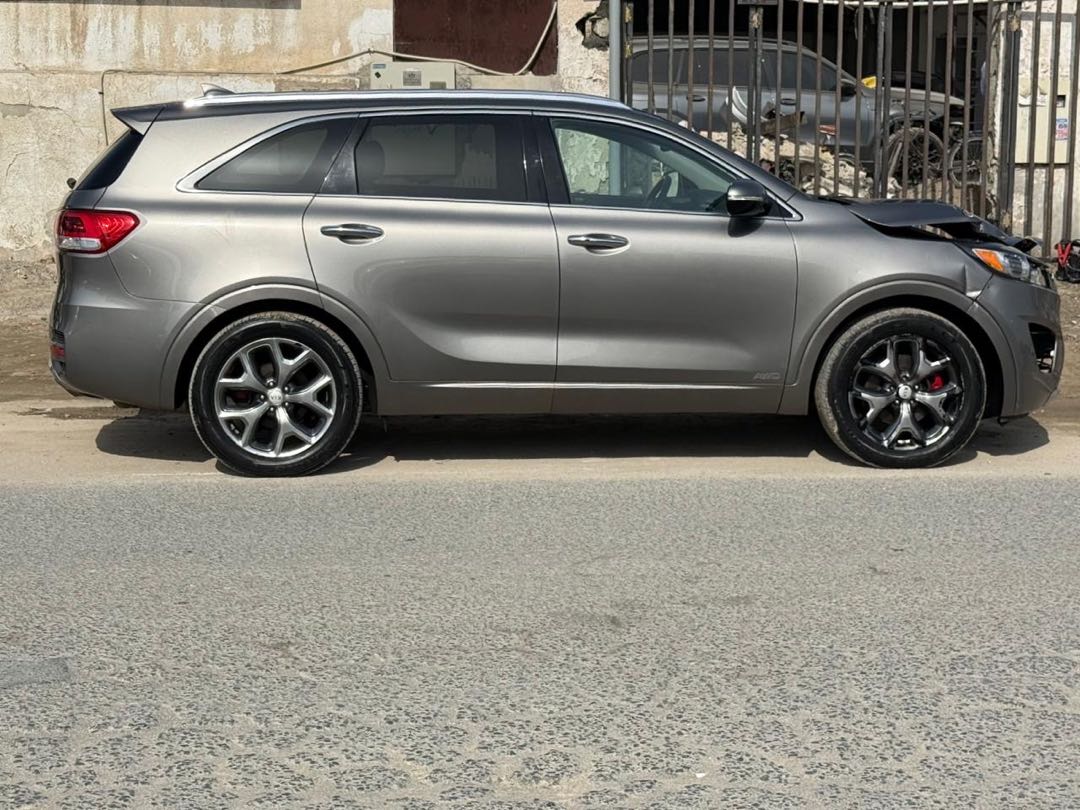 Car Image 2018 KIA SORENTO