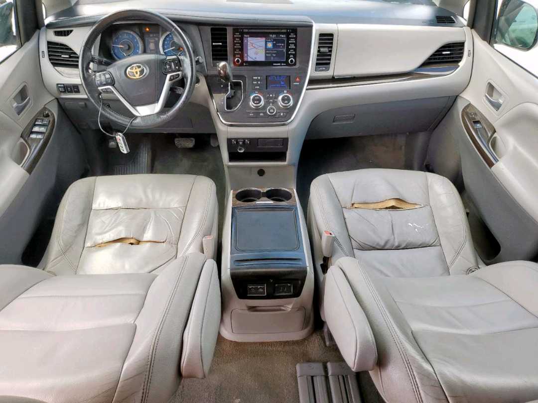 Car Image 2018 TOYOTA SIENNA