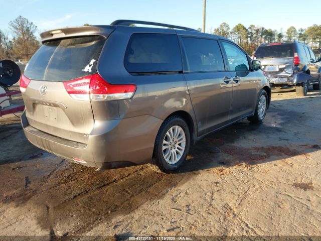 Car Image 2011 TOYOTA SIENNA