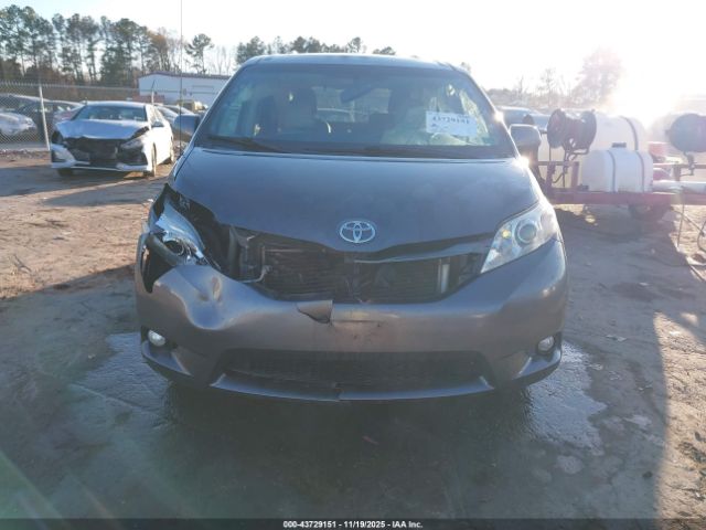 Car Image 2011 TOYOTA SIENNA