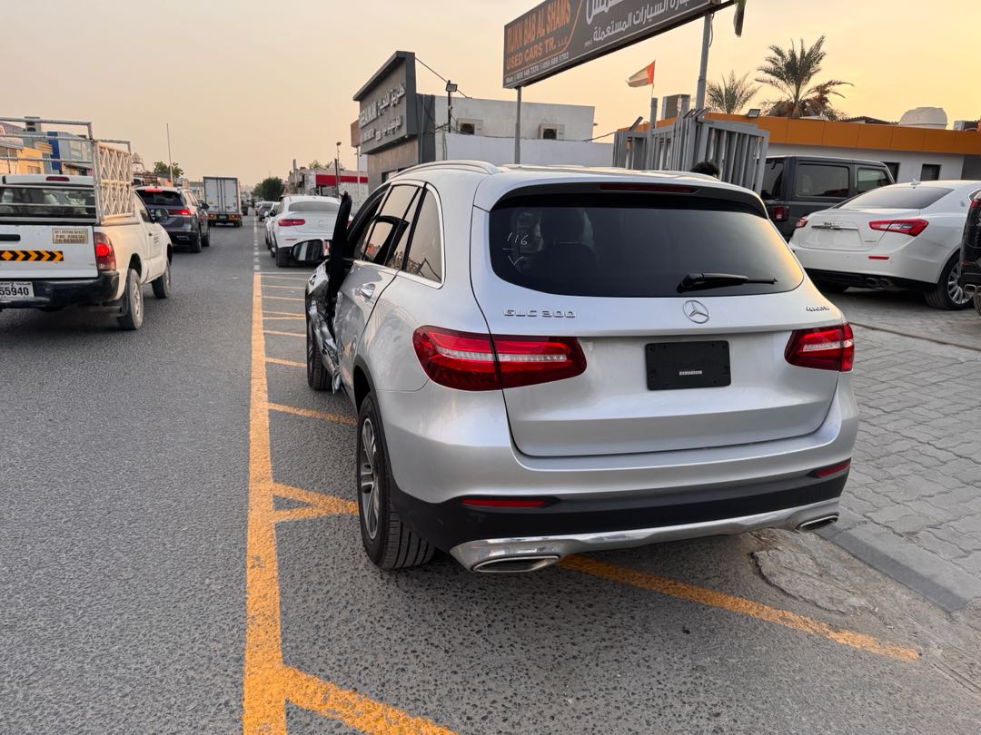Car Image 2019 MERCEDES GLC CLASS