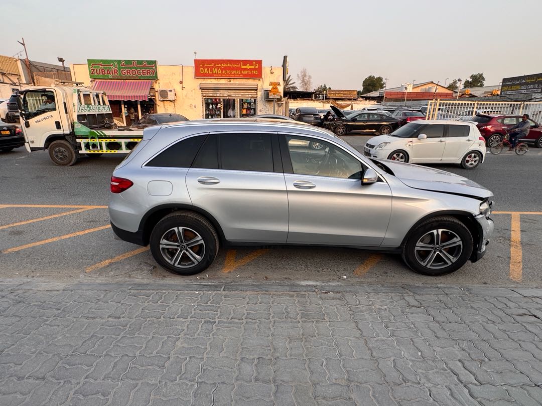 Car Image 2019 MERCEDES GLC CLASS