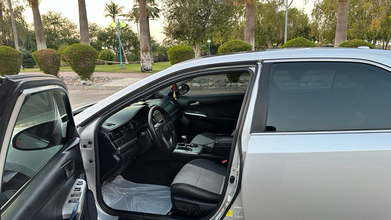 Car Image 2014 TOYOTA CAMRY SE