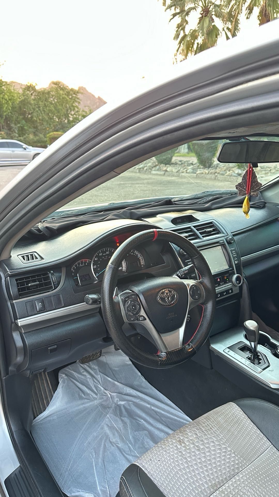 Car Image 2014 TOYOTA CAMRY SE