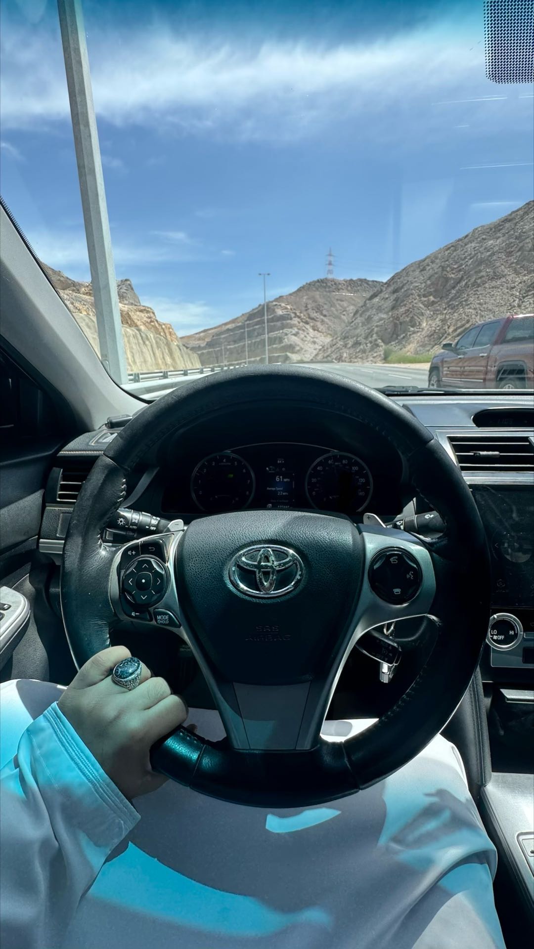 Car Image 2014 TOYOTA CAMRY SE