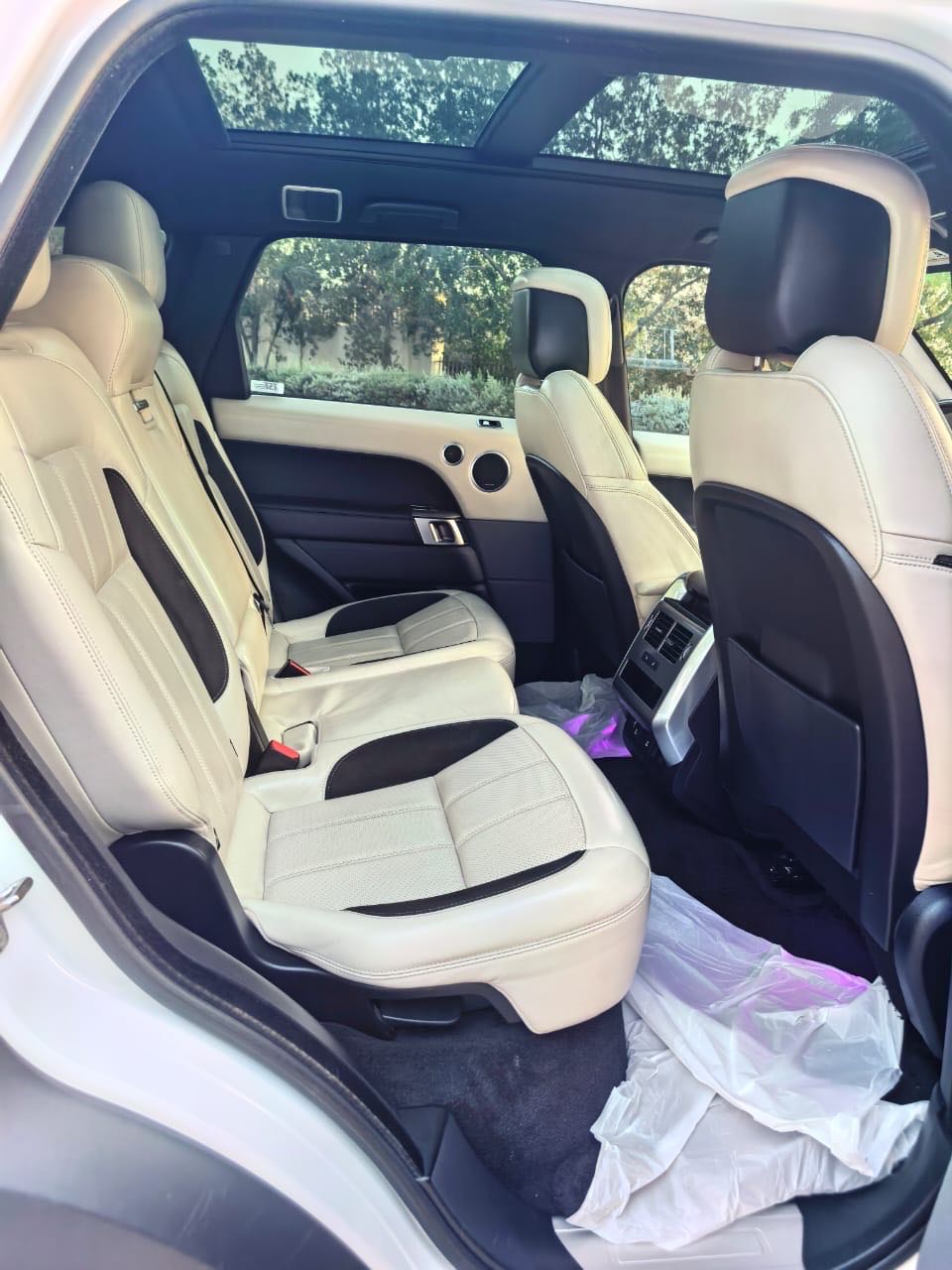 Car Image 2019 LAND ROVER SPORT 