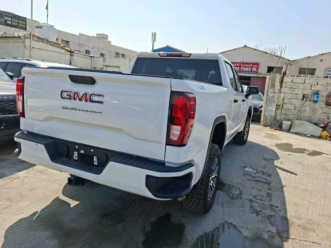 Car Image 2025 GMC SIERRA