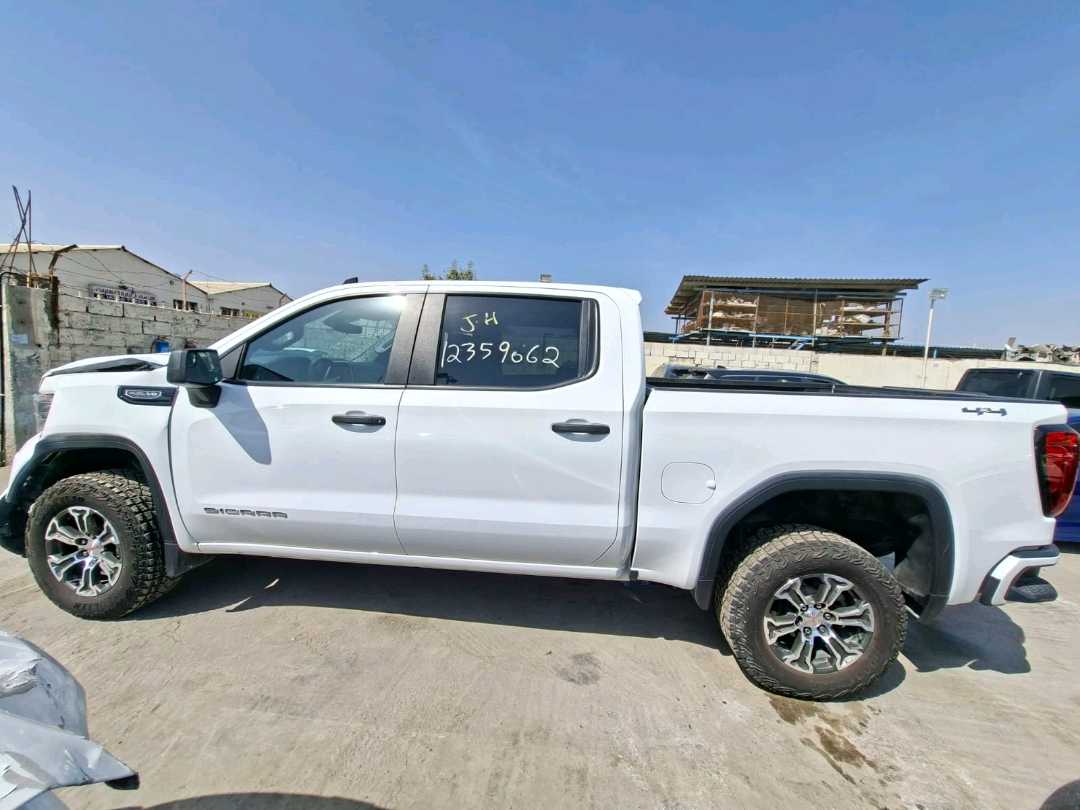 Car Image 2025 GMC SIERRA