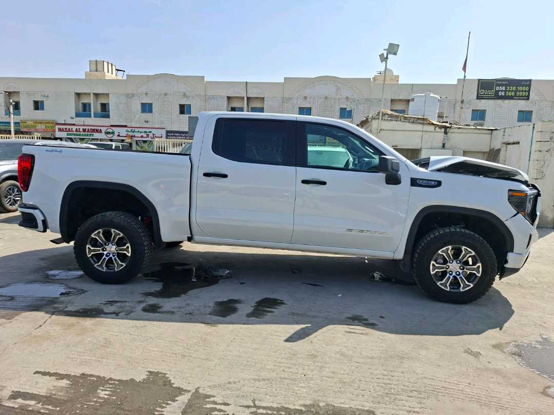 Car Image 2025 GMC SIERRA