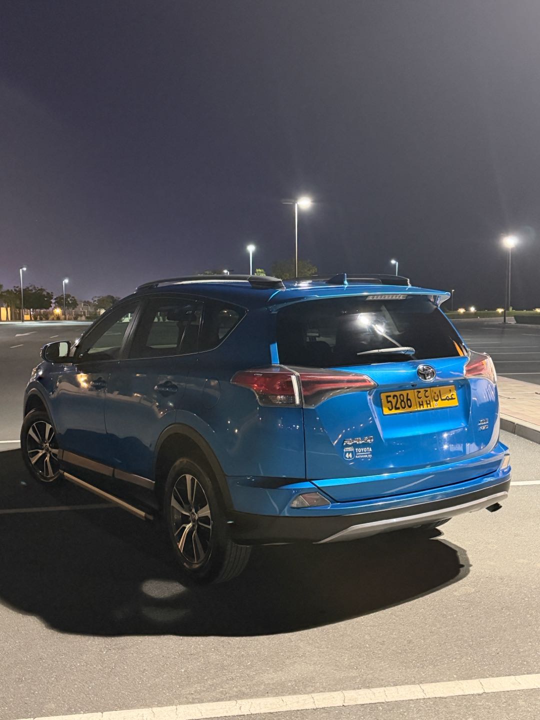 Car Image 2018 TOYOTA RAV4 XLE