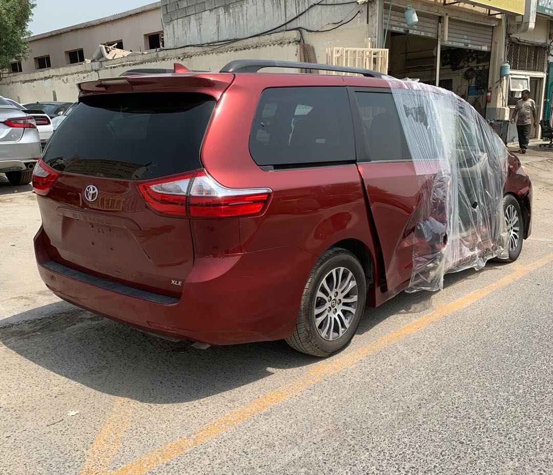 Car Image 2018 TOYOTA SIENNA