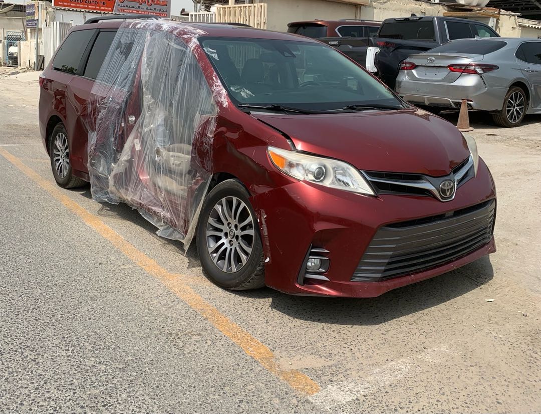 Car Image 2018 TOYOTA SIENNA