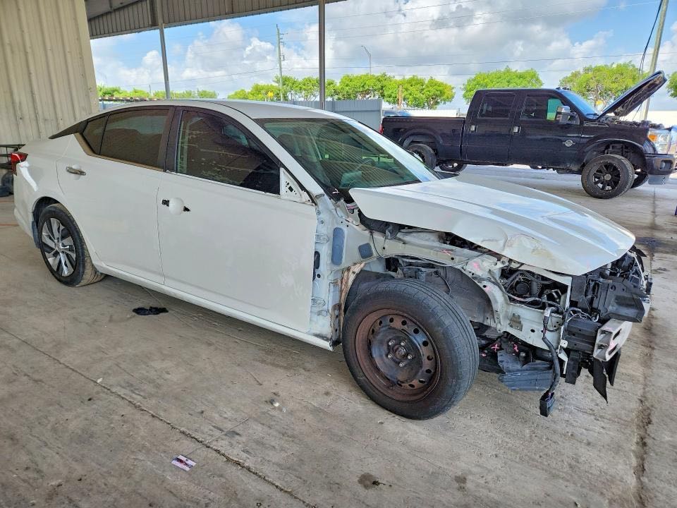 Car Image 2019 NISSAN ALTIMA