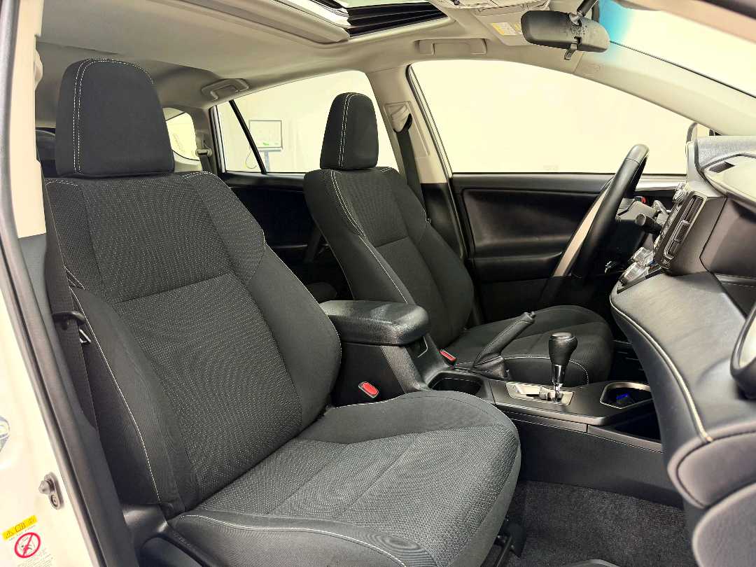 Car Image 2018 TOYOTA RAV4 XLE