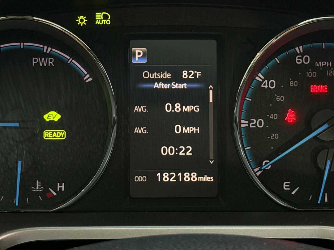 Car Image 2018 TOYOTA RAV4 XLE