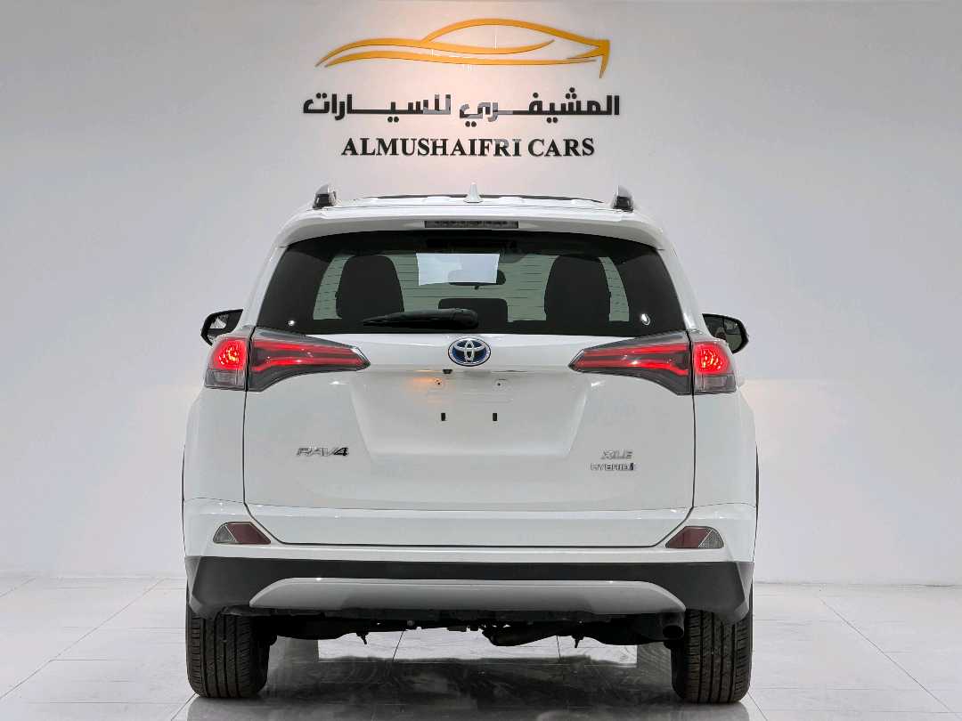 Car Image 2018 TOYOTA RAV4 XLE