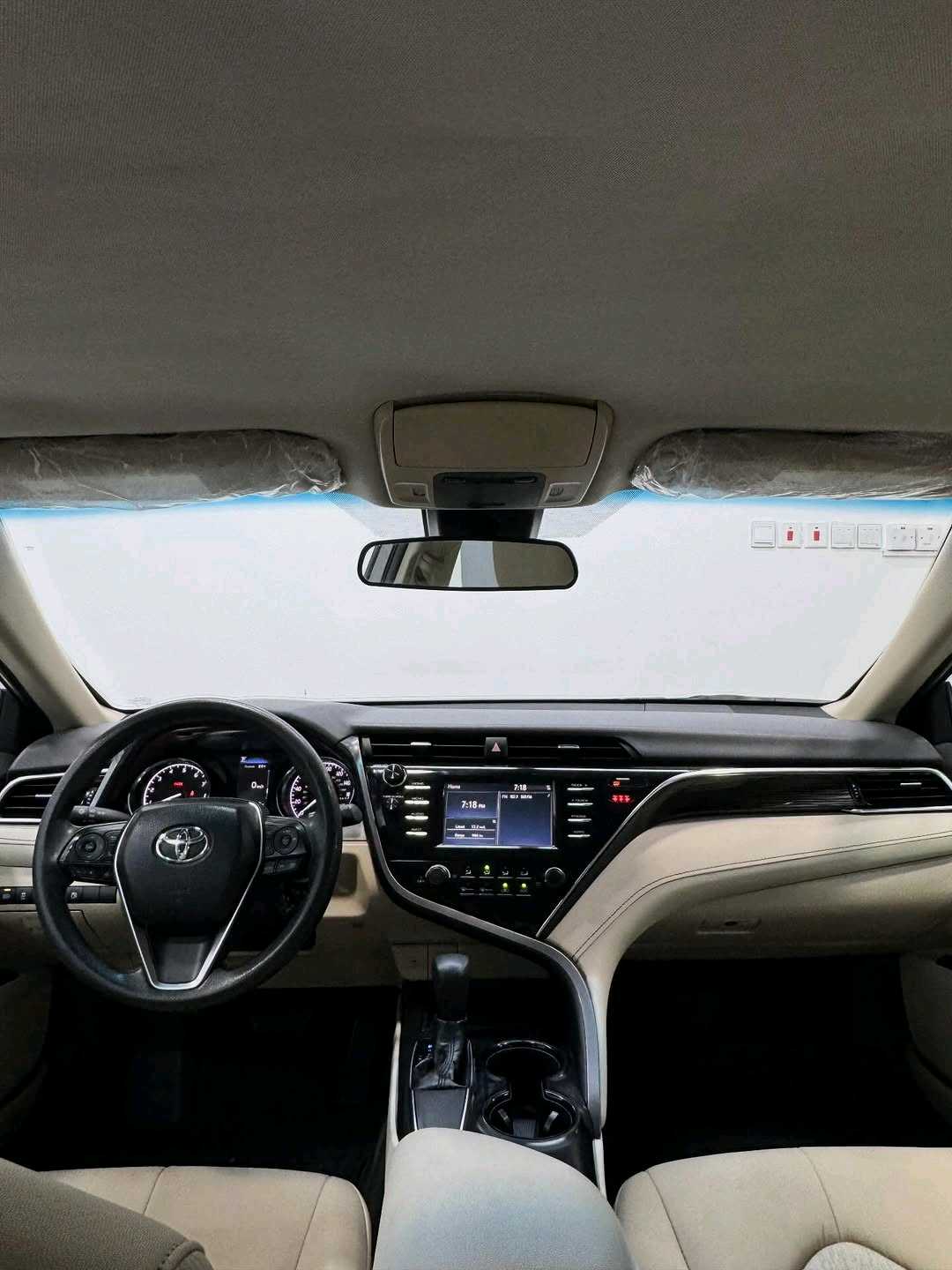 Car Image 2018 TOYOTA CAMRY LE