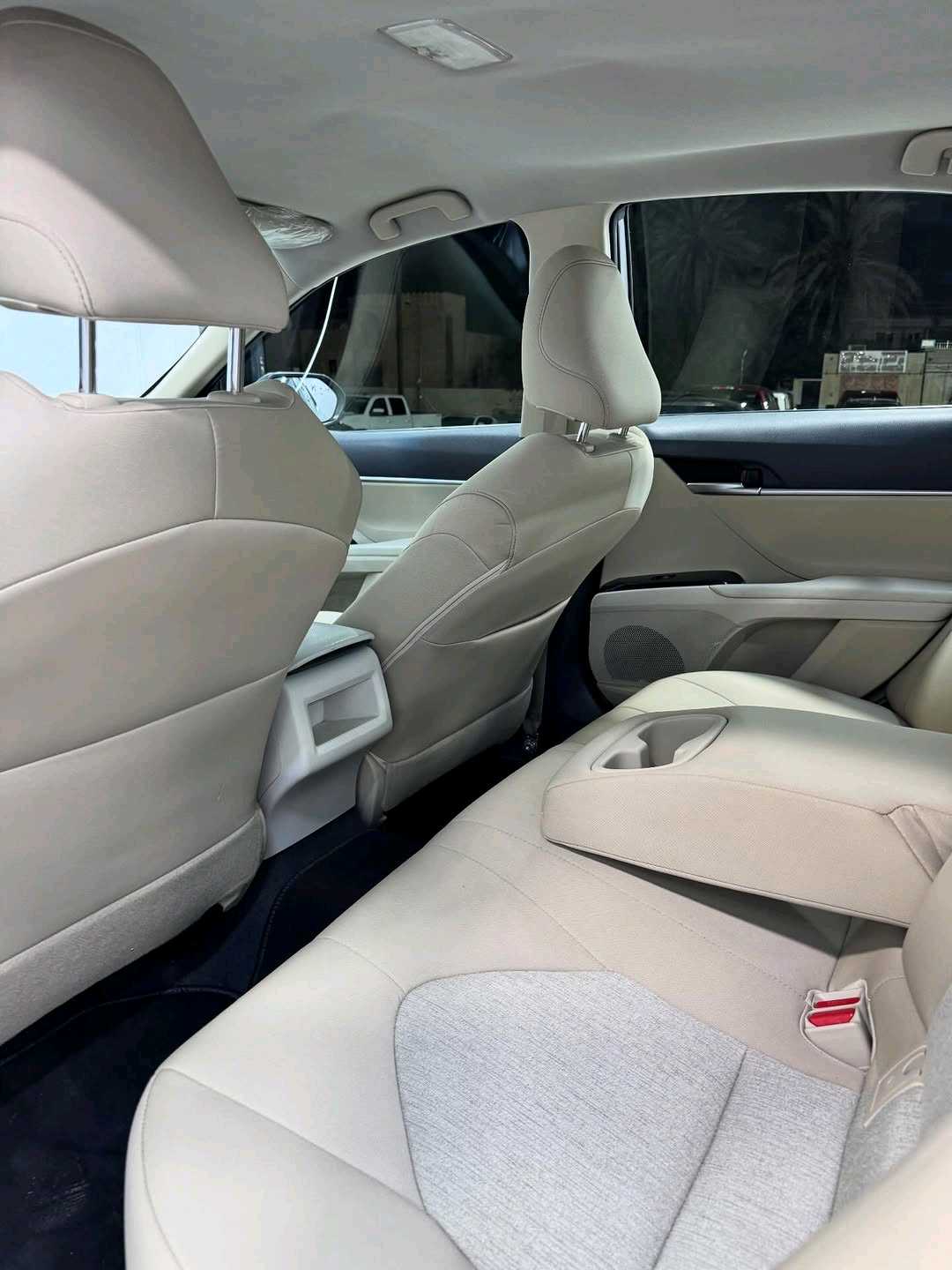 Car Image 2018 TOYOTA CAMRY LE