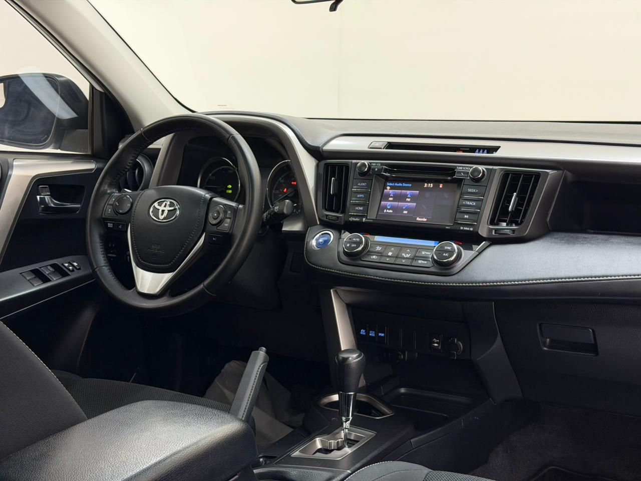 Car Image 2018 TOYOTA RAV4 XLE