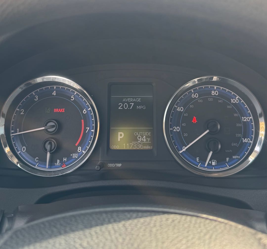 Car Image 2019 TOYOTA COROLLA LE