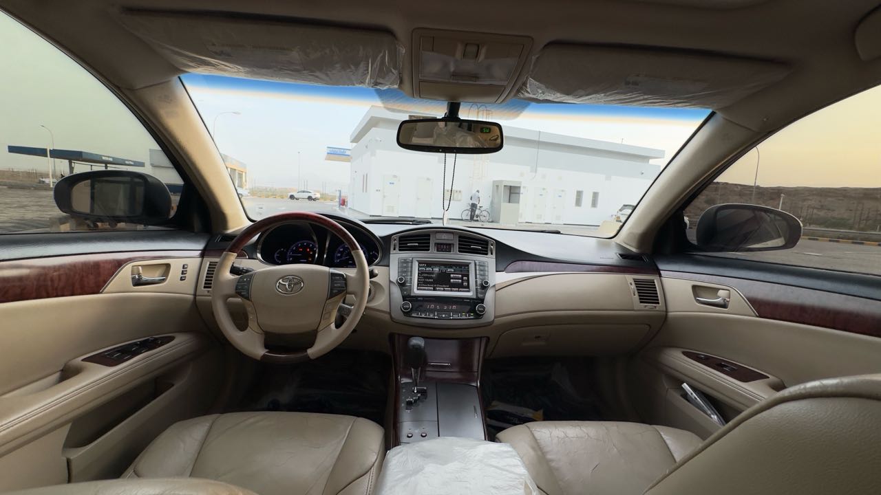 Car Image 2011 TOYOTA AVALON XLE