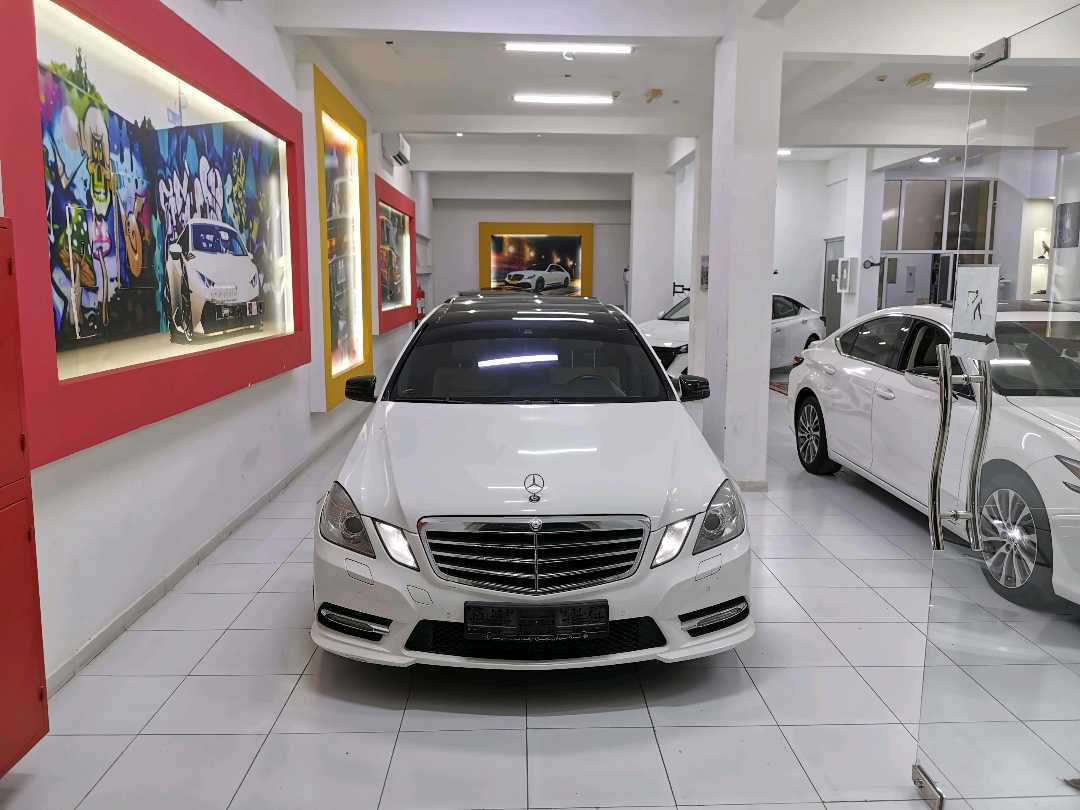 Car Image 2013 MERCEDES E Class 350