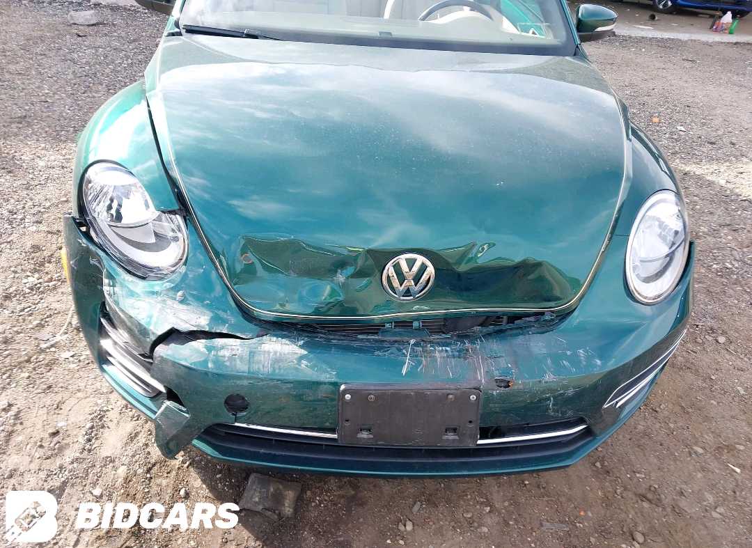 Car Image 2017 VOLKSWAGEN BEETLE