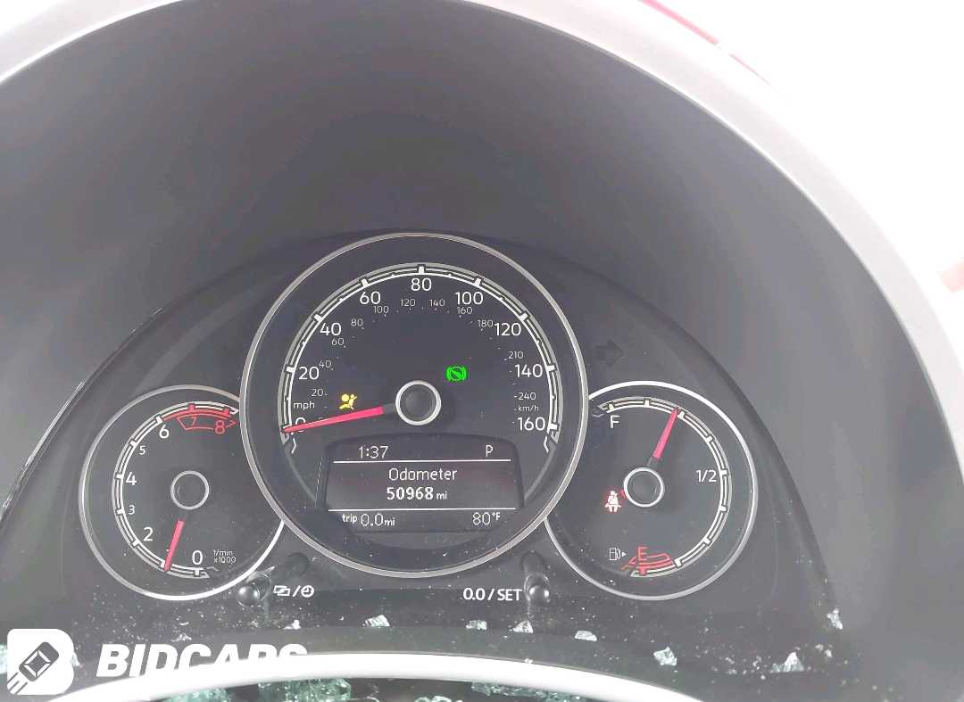Car Image 2019 VOLKSWAGEN BEETLE