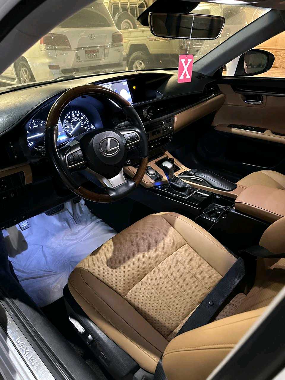 Car Image 2016 LEXUS ES