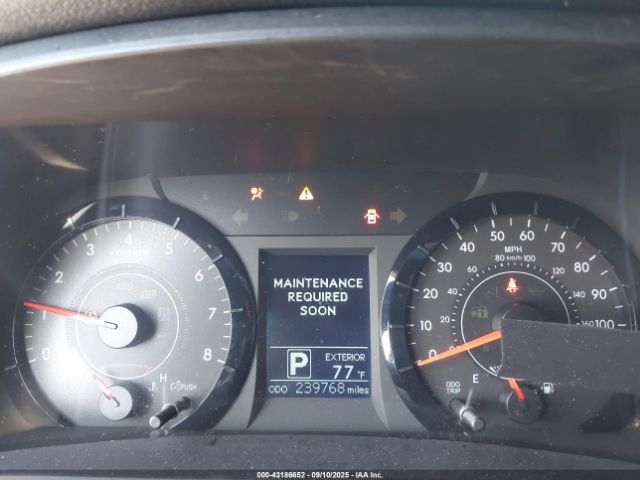 Car Image 2017 TOYOTA SIENNA