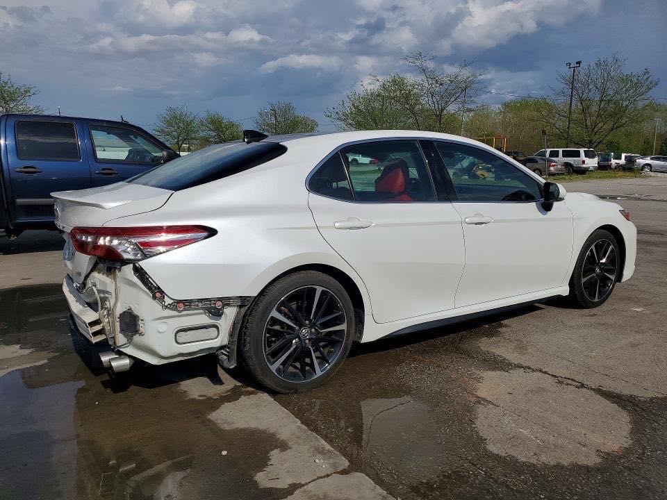Car Image 2018 TOYOTA CAMRY