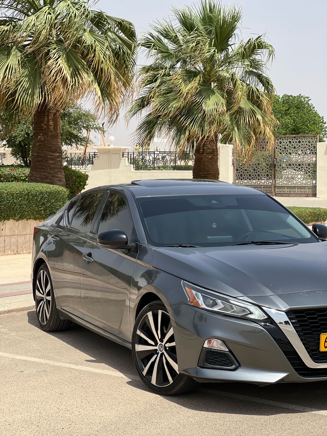 Car Image 2020 NISSAN ALTIMA SR