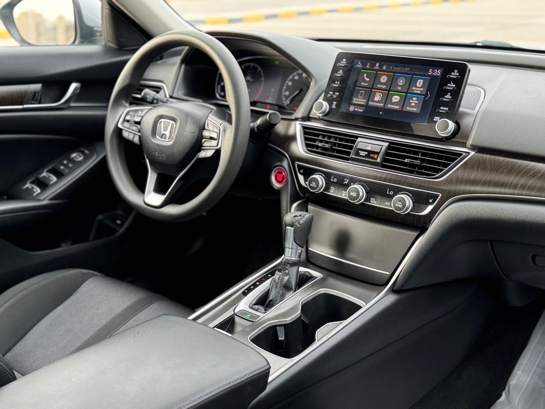 Car Image 2018 HONDA ACCORD EX