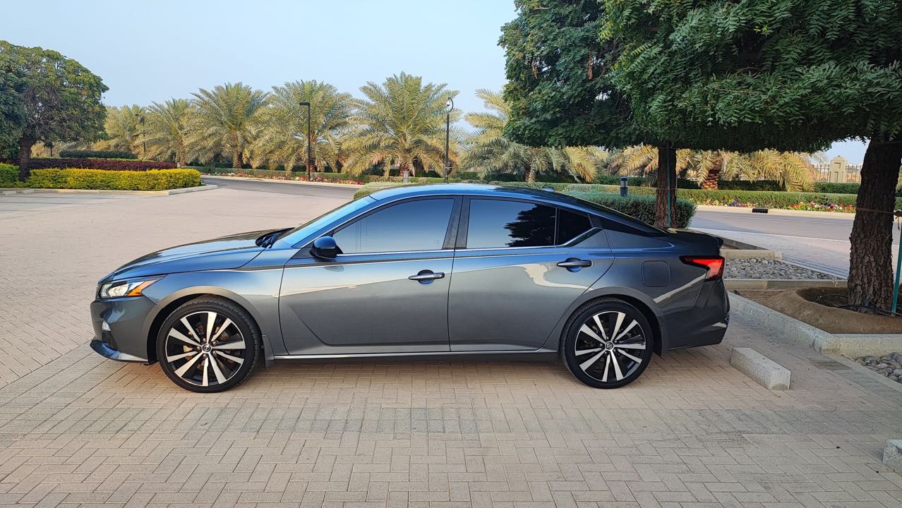 Car Image 2019 NISSAN ALTIMA SR
