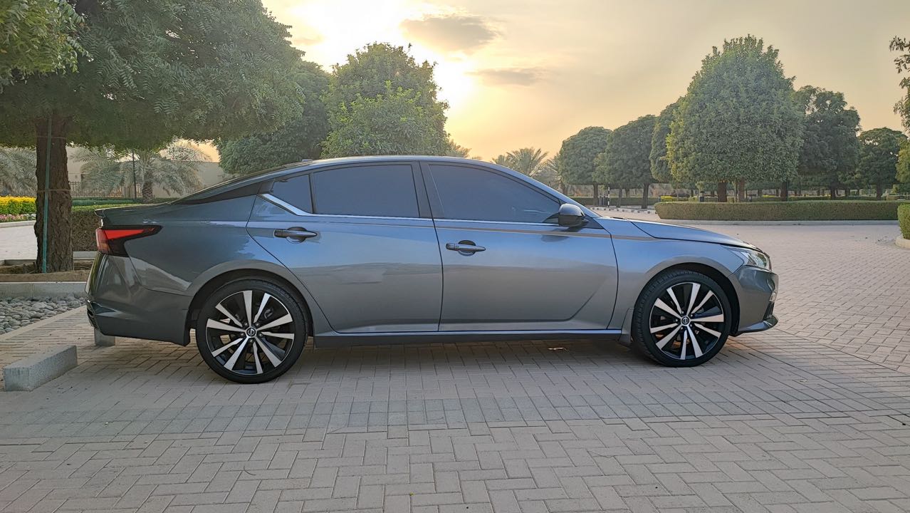 Car Image 2019 NISSAN ALTIMA SR