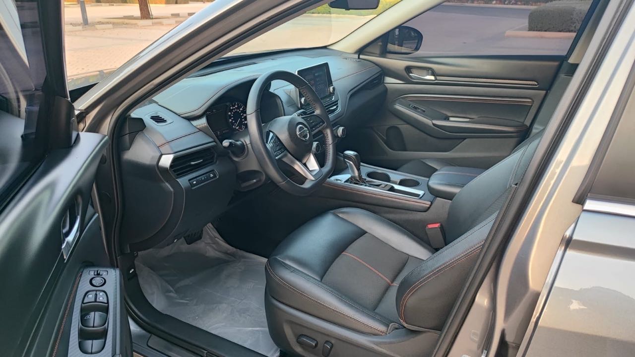 Car Image 2019 NISSAN ALTIMA SR