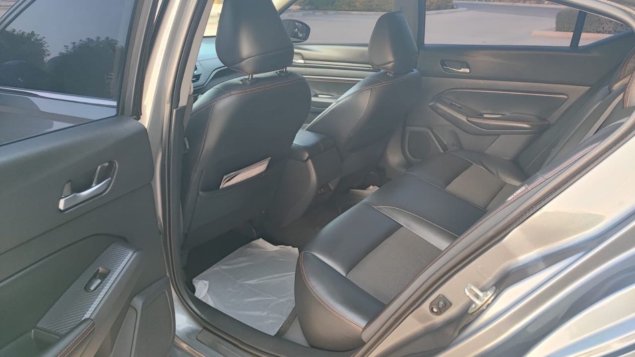 Car Image 2019 NISSAN ALTIMA SR
